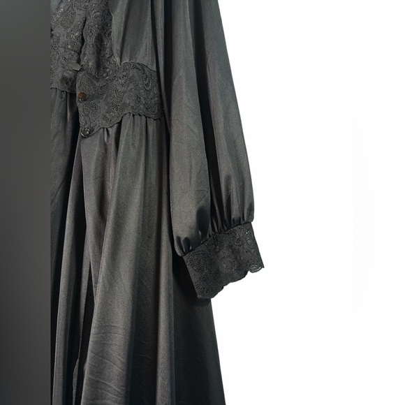 2- Shadowline Women's Nightgown Black Long Lace Bodice Silhouette Silky Nylon  L - Picture 4 of 16